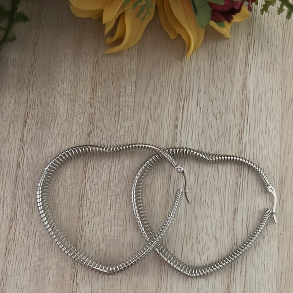 STAINLESS STEEL HEART SPRING‎ 60MM CLOSURE RING - Picture 3 of 7